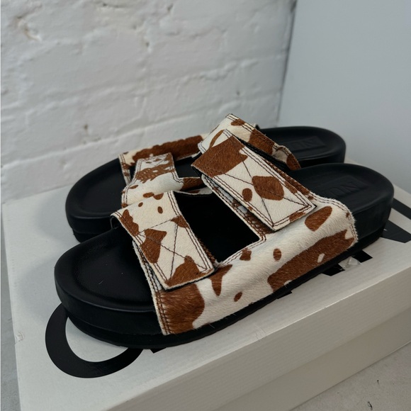 Nuance Cowhide Print Slides - Picture 13 of 15